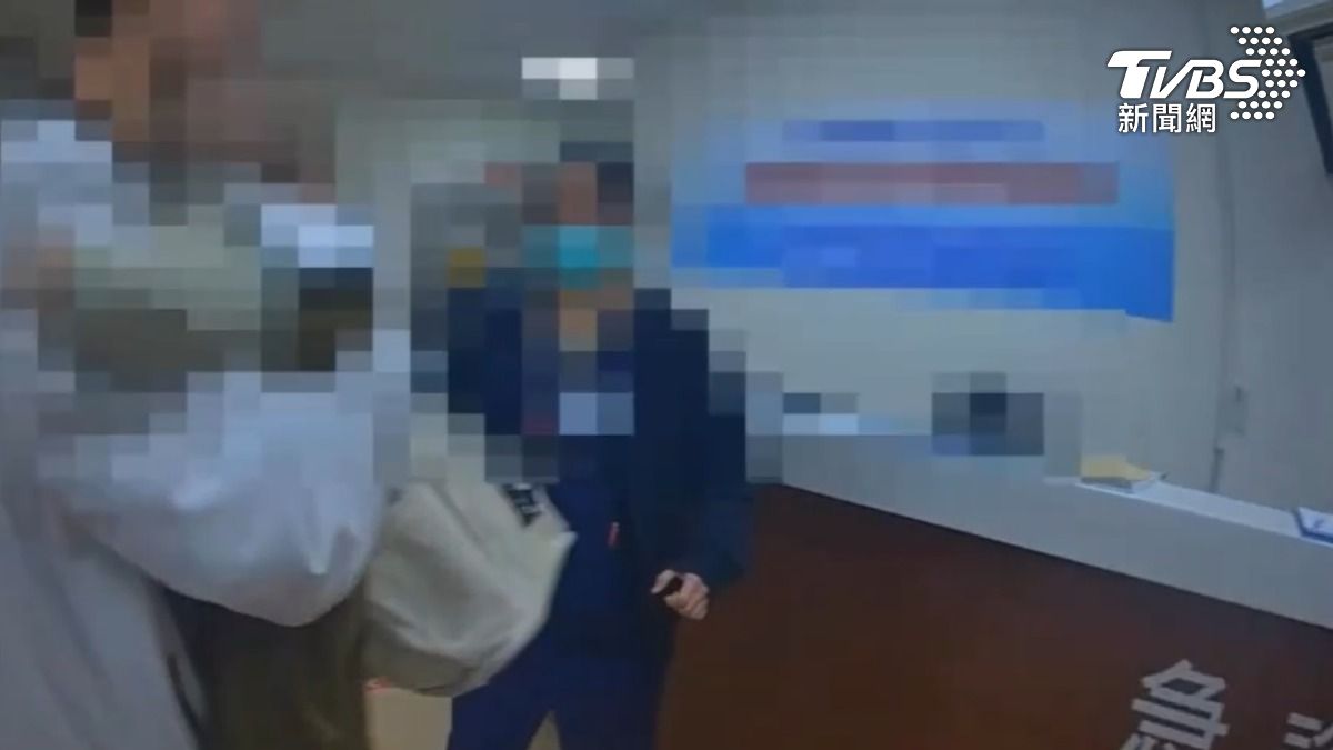 看到硬幣好新奇!台中嬰2枚塞嘴卡喉爆哭 爸嚇瘋求救