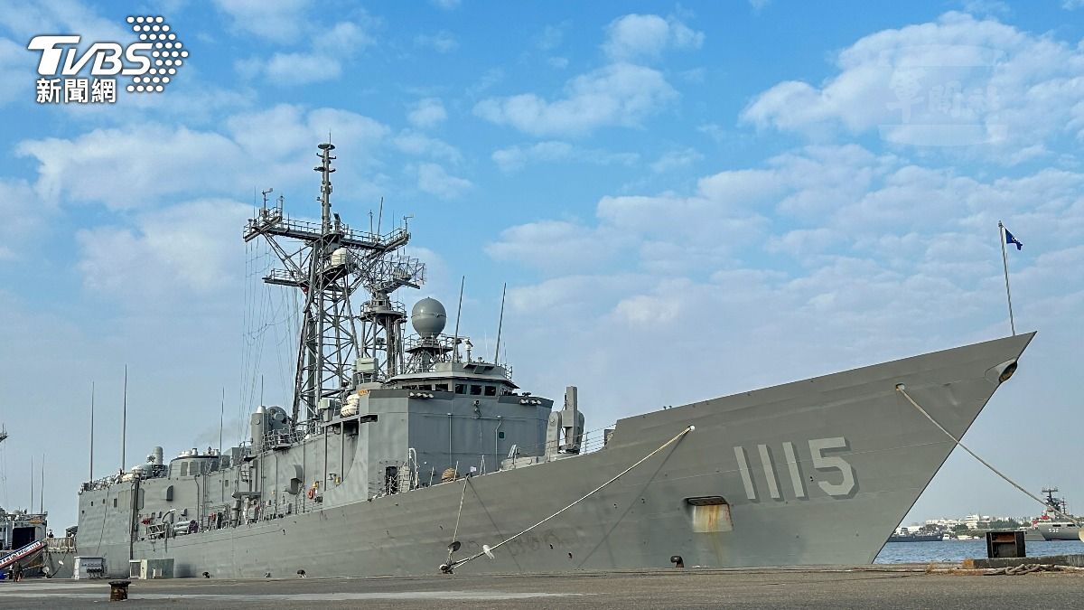 海軍146艦隊逢甲軍艦原為美海軍派里級巡防艦,艦長453呎、艦寬74呎,最大吃水26呎,最高速率28節。(圖/軍聞社)