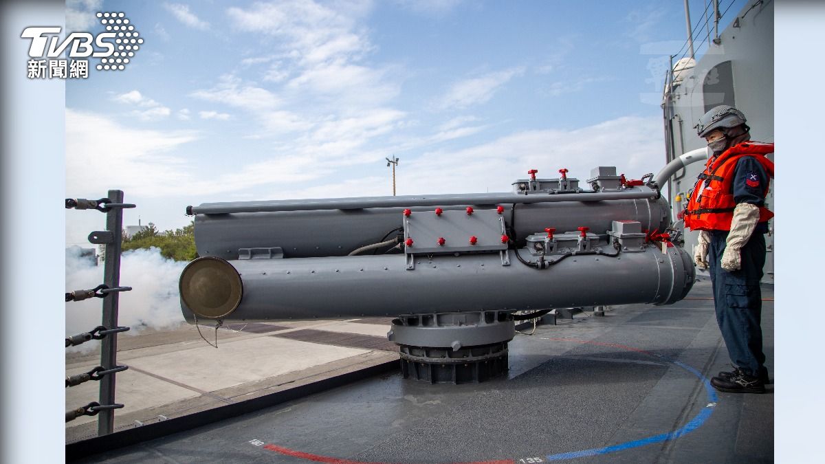 MK-32魚雷發射管,可裝載MK-46魚雷,除具備自動搜索敵方潛艦能力,並可有效打擊敵方潛艦。(圖/軍聞社)