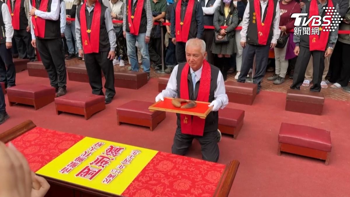 南鯤鯓代天府因過去多次成功預言重大事件而聲名大噪,今年國運籤備受各界關注。(圖/TVBS)