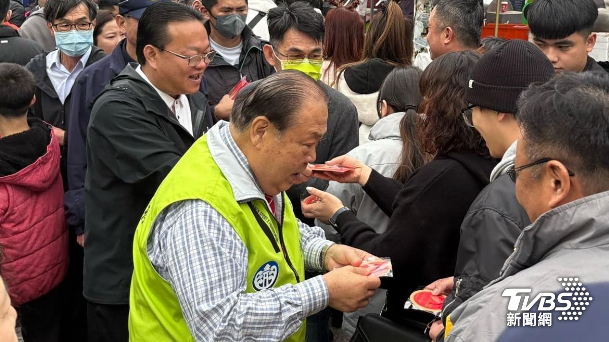 春節活動失足前身影曝光!澎湖縣長陳光復搶救中 臉書湧留言集氣