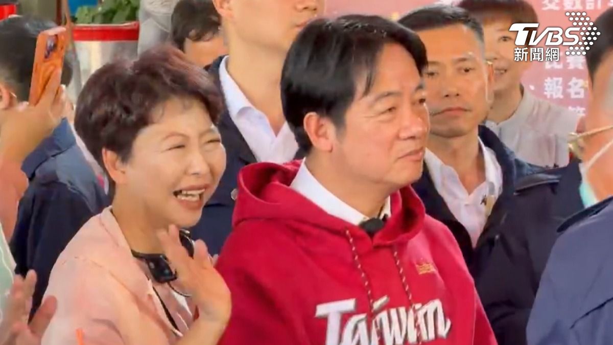 總統賴清德返回台南故鄉參拜,立委陳亭妃「突襲式」現身。這是初選提名後兩人再度同框。(圖/TVBS)