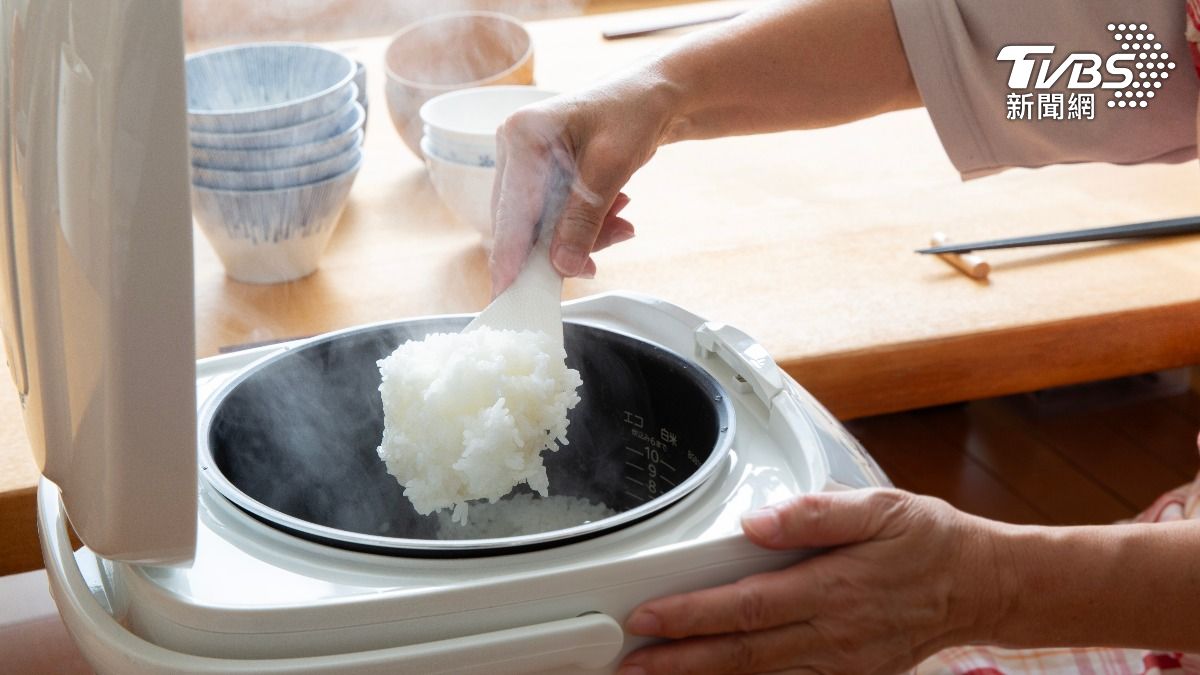 頭髮狂掉、長大膿皰！中醫教「吃米飯」去濕氣　症狀改善還瘦了