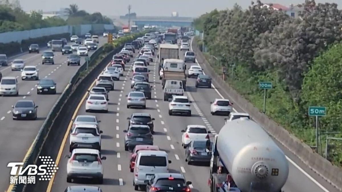 初二國道多路段將出現壅塞車潮，建議用路人避開或改走替代道路。（圖／TVBS）
