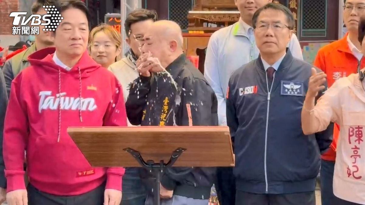 有片／陳亭妃拜年話講一半　祀典武廟主委臉白狂吐「噴總統全身」
