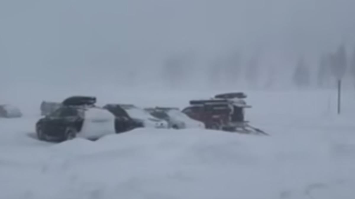 當地天氣狀況糟糕。(圖/翻攝Nevada County Sheriff’s Office)