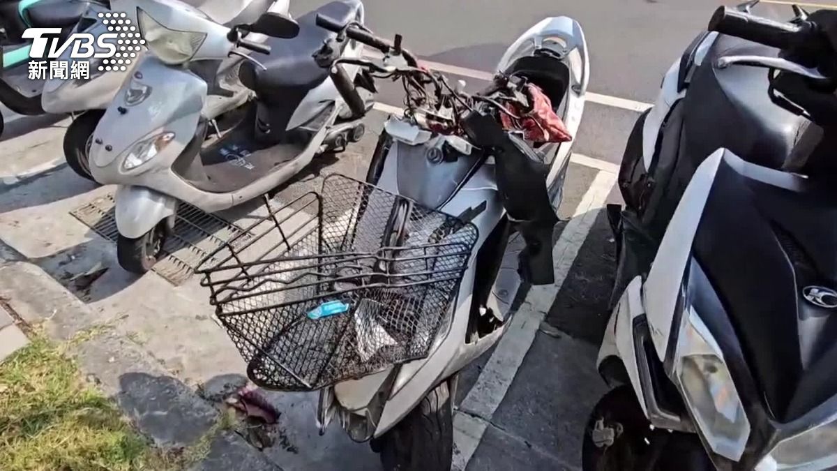 台南南區在新年期間發生車輛失控意外。(圖/TVBS)