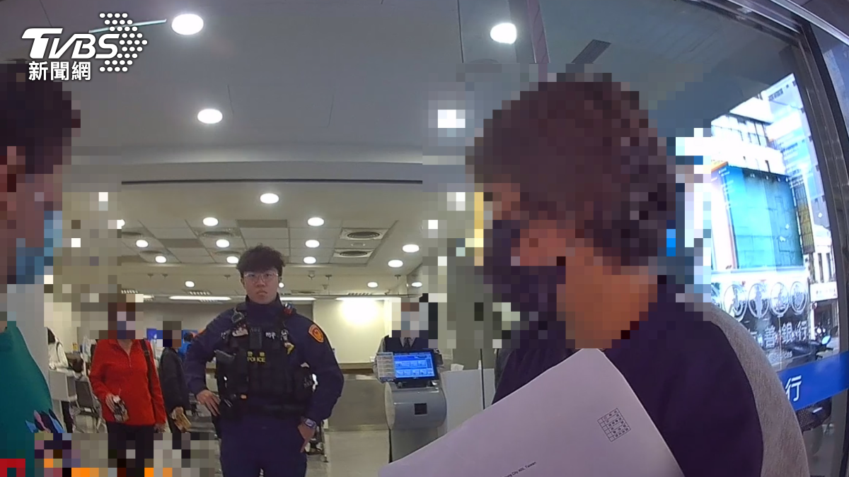 日前第一分局繼中派出所幫助南屯區一間公司，護送3百萬元現金。（圖／TVBS）