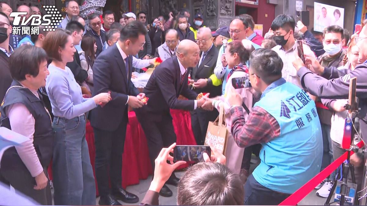 韓國瑜台中發福袋遇喊聲 話鋒一轉談「紅繩狂抖」暗藏玄機?。(圖/TVBS)