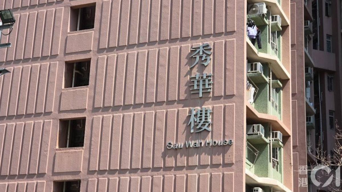 宋姓老翁與妻子同住於秀華樓。(圖/香港01)