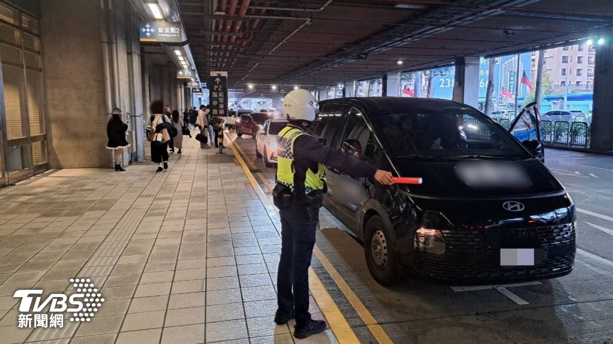 烏日分局因為轄區有高鐵台中站、台鐵車站，每逢連假前後，都會出現嚴重塞車。（圖／TVBS）
