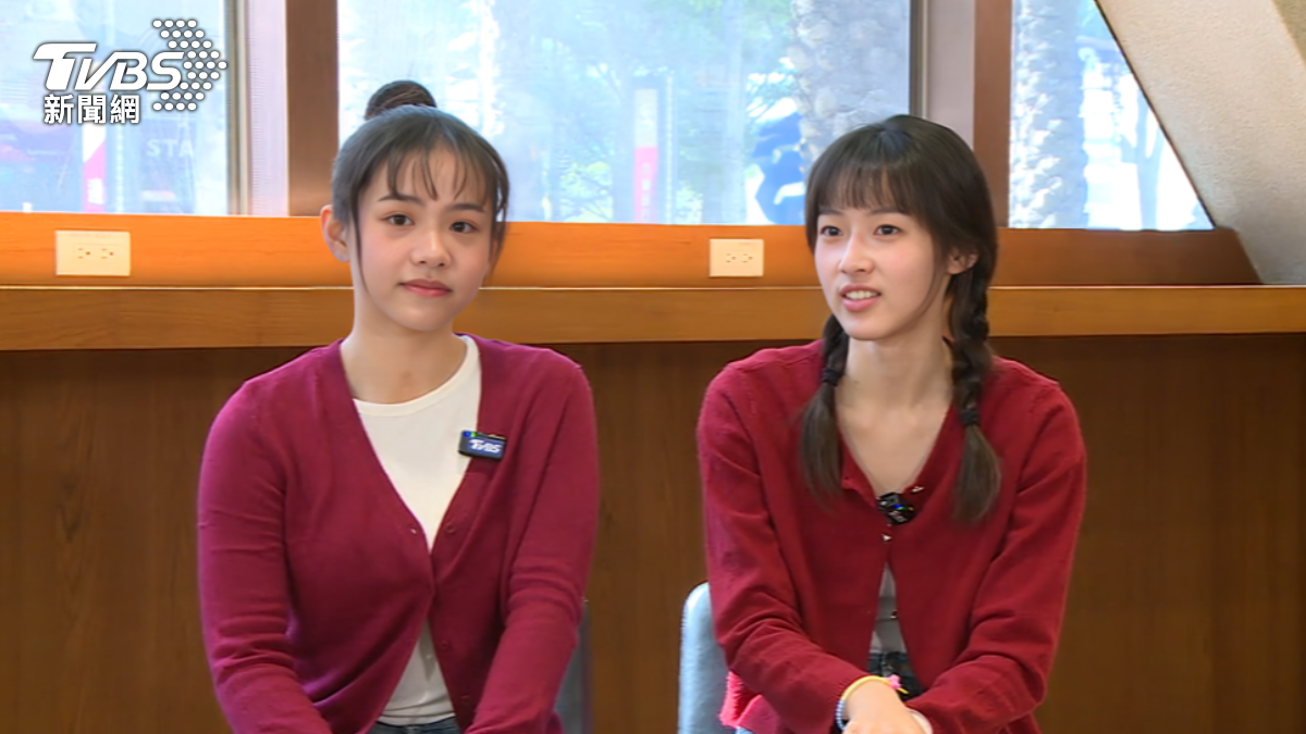羅晨恩與何曼希兩人都備受關注，笑說可以考慮組成「希晨器」出道。（圖／TVBS）