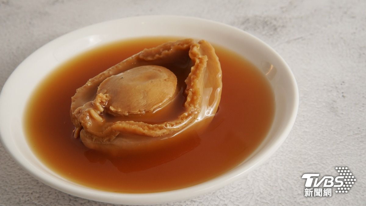 海產店老闆提供了幾個選購及處理罐頭鮑魚需要注意的事項。（示意圖／shutterstock達志影像）