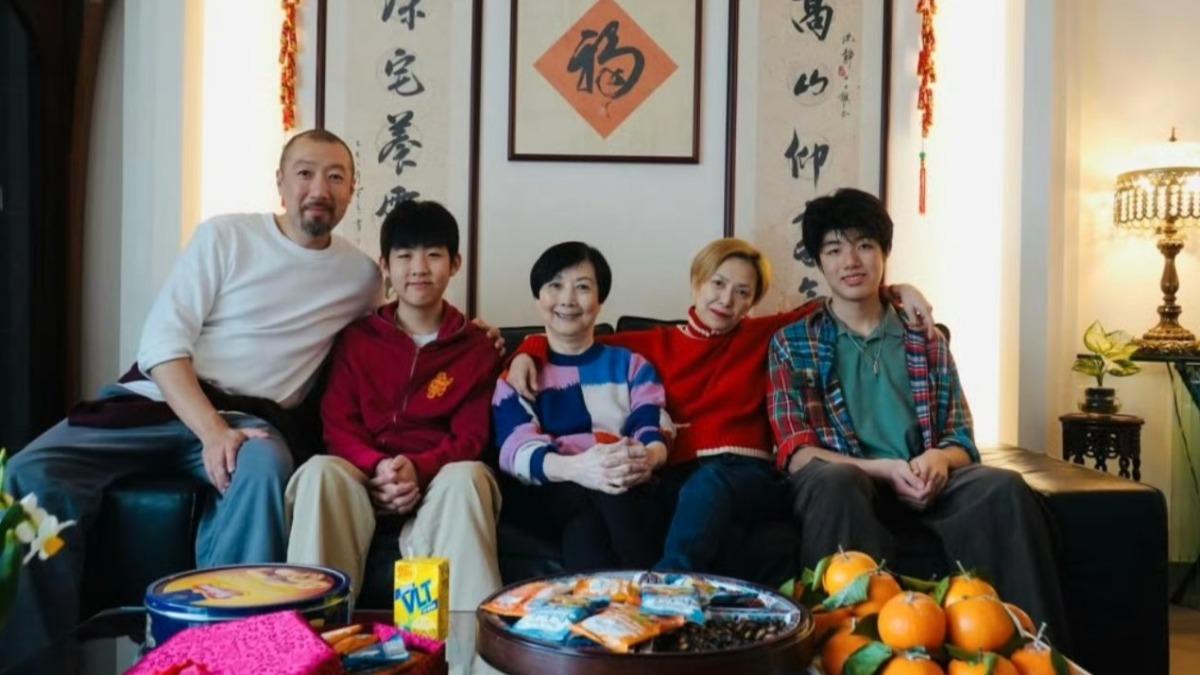 陳慧琳兩愛子正面近照曝光!180公分長子激似宋仲基引熱議