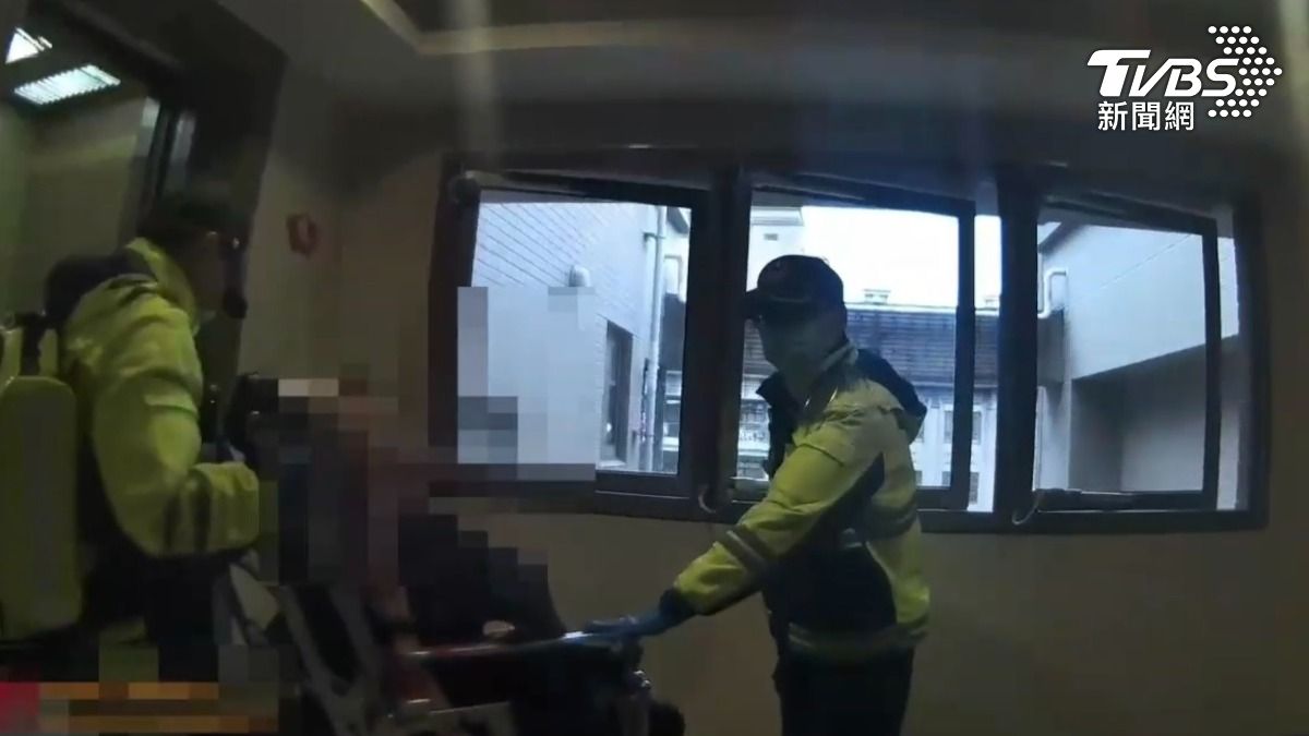 除夕失聯初二獲救!58歲男癱床3天無力求援,保全公司主管報警保命。(圖/TVBS)