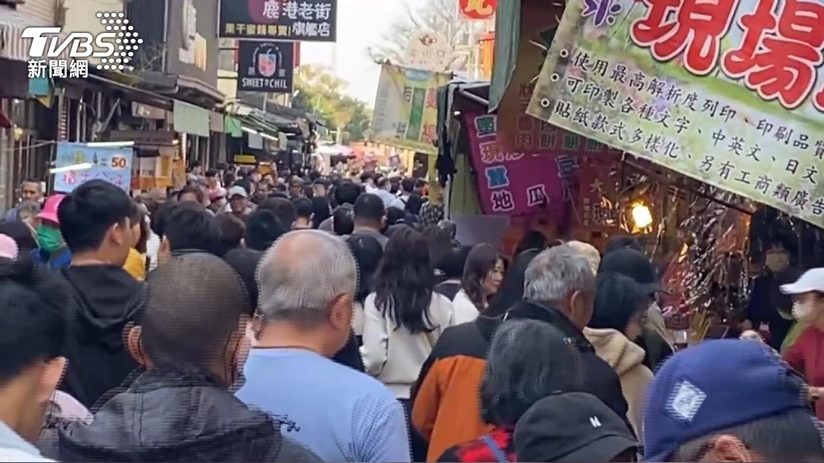 把握最後2天走春!醫揭出門社交防病 宅在家患病風險增2倍