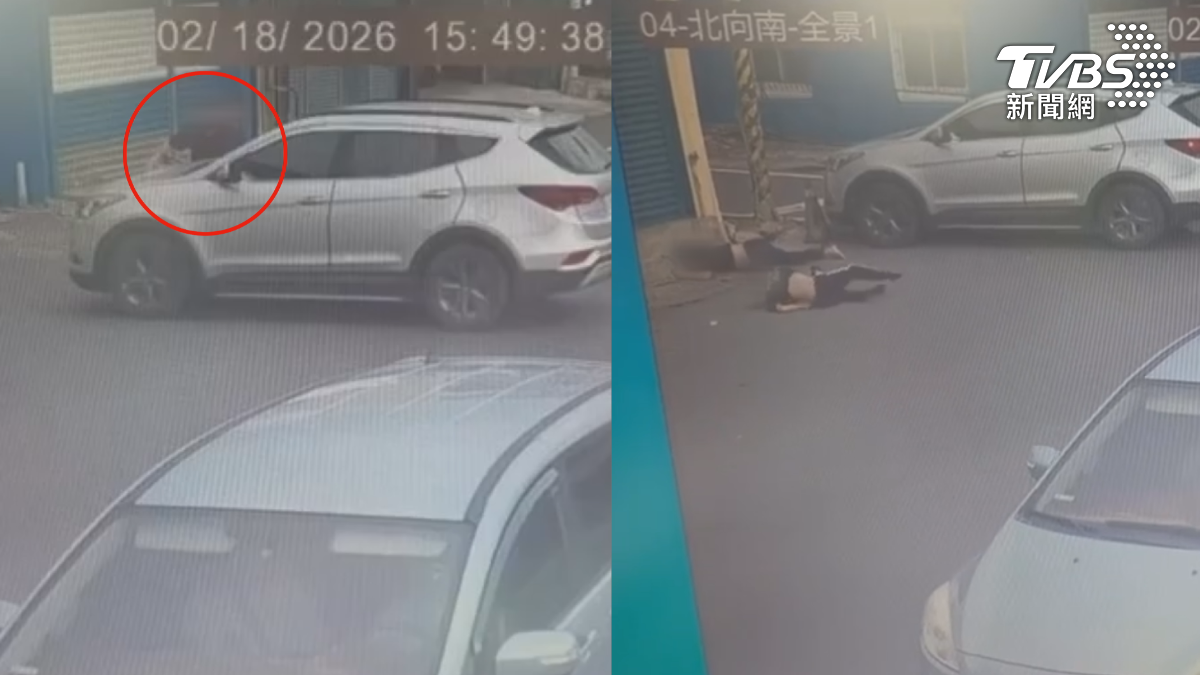 左轉彎進巷子的轎車剛起步,突然一輛機車直衝而來,雙載騎士連人帶車,狠狠摔飛(圖/TVBS)