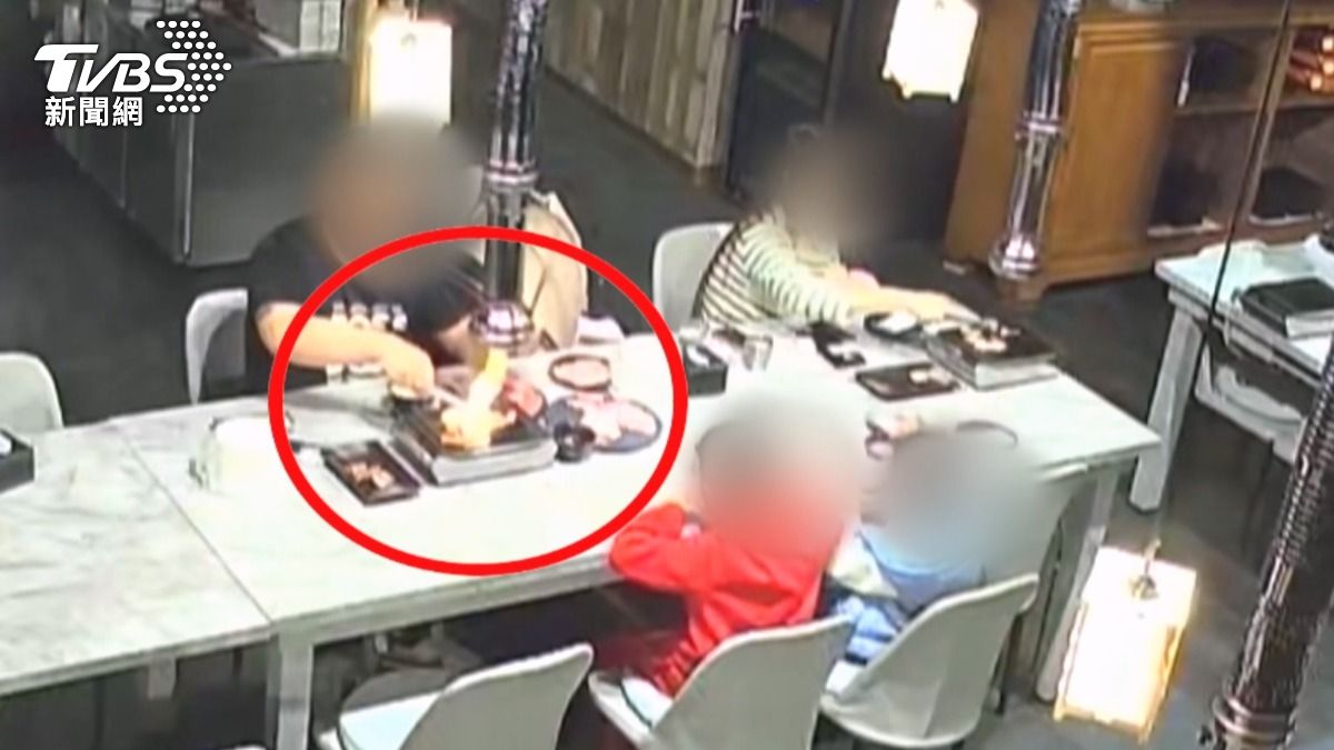 顧客不滿油脂造成烤爐起火,槓上店家。(圖/店家提供)