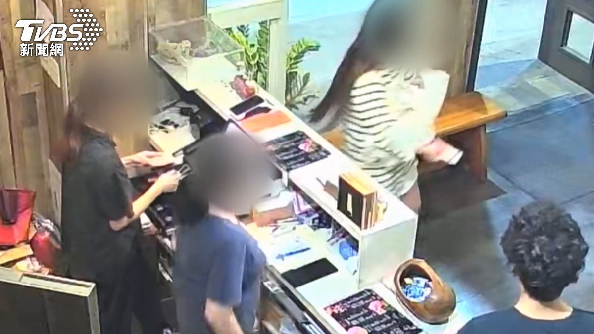 顧客不滿油脂造成烤爐起火投訴,店家退款。(圖/店家提供)