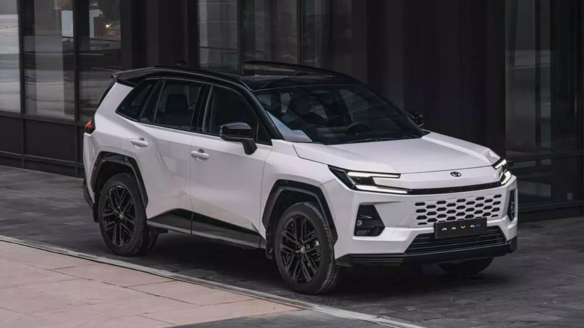 90萬入手RAV4!「2.0燃油版」海外現身 規格配備一次看