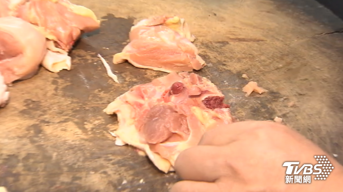 食物務必煮熟。（圖／TVBS）