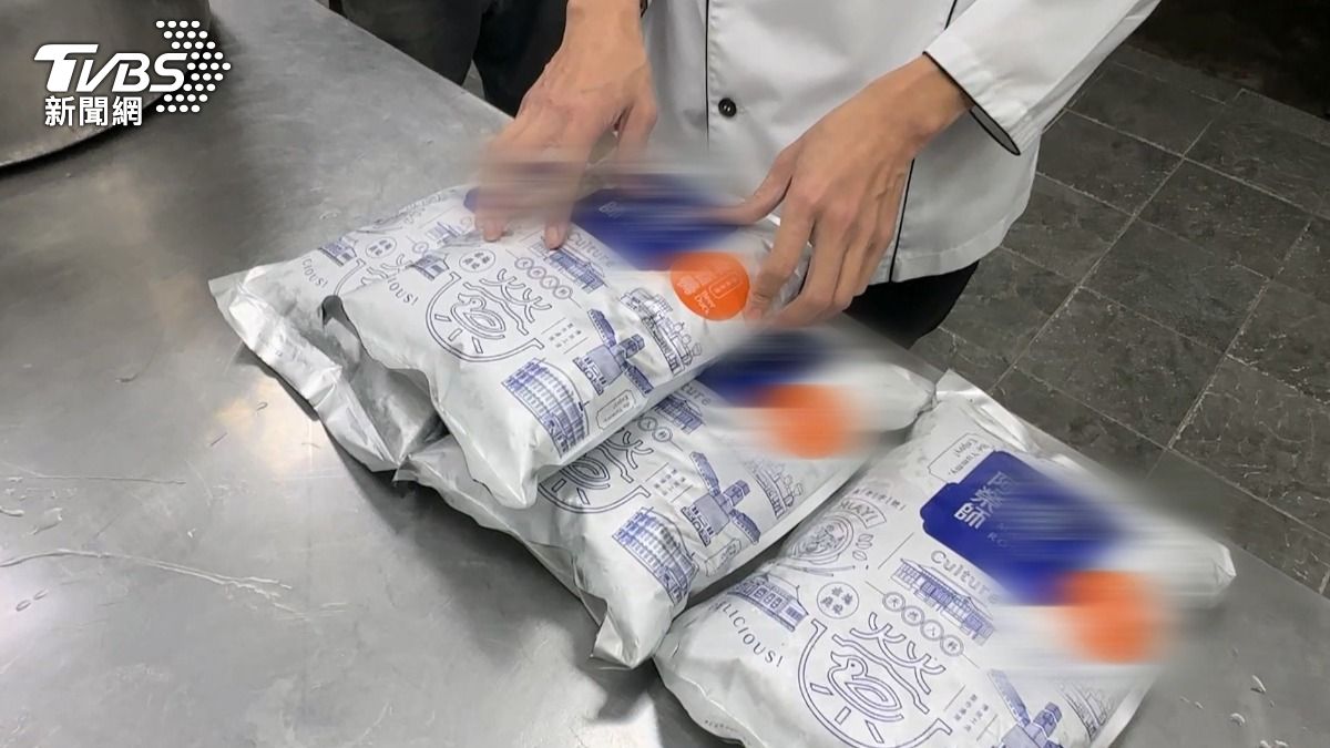 透過網路訂購宅配,啤酒鴨成功行銷全台,最高紀錄單日賣出2000包。(圖/TVBS)
