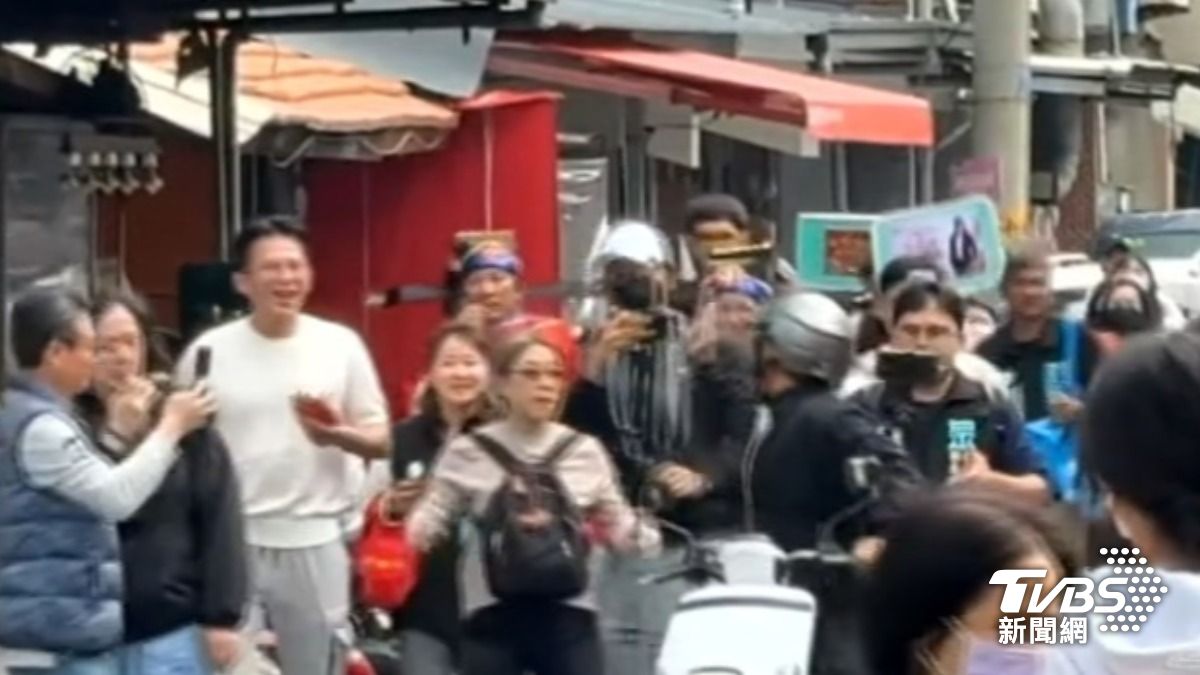 黃國昌遭民眾嗆聲（圖／民眾黨直播）