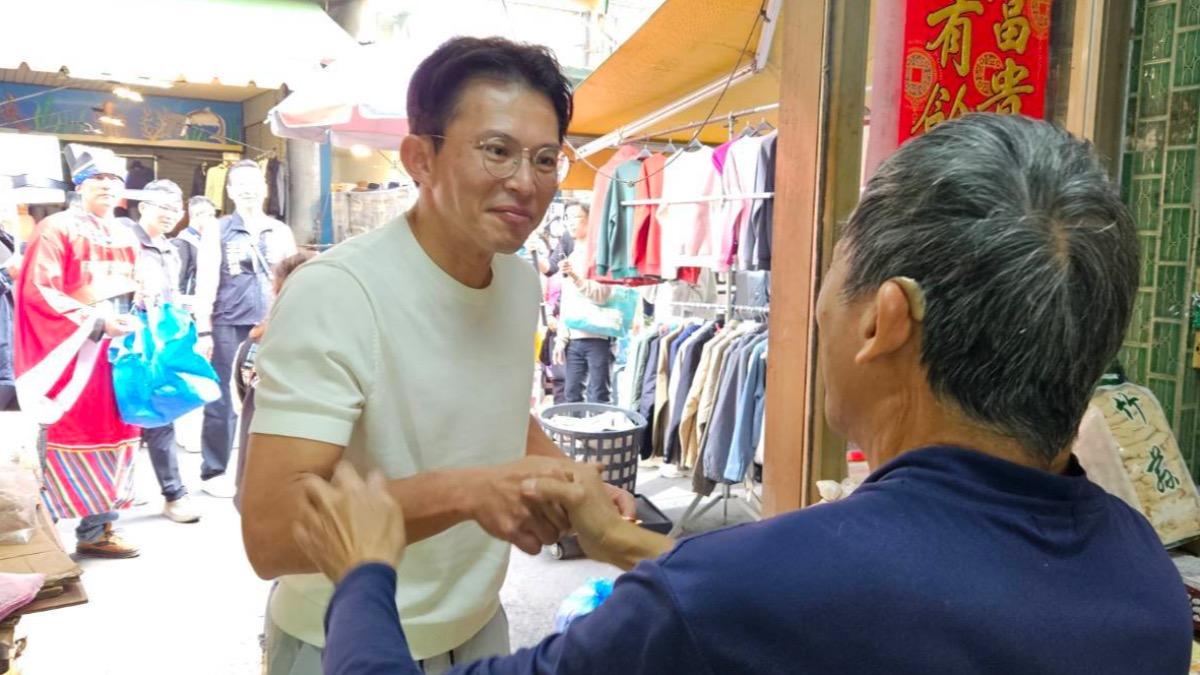 黃國昌20日到彰化陪議員參選人拜票。(圖/民眾黨提供)