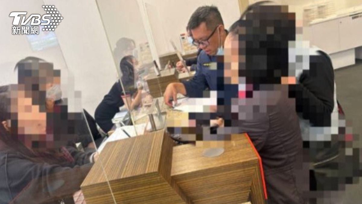 黃金詐騙才奪5命!台中婦又被唬價格飆漲 急衝銀行匯1百萬