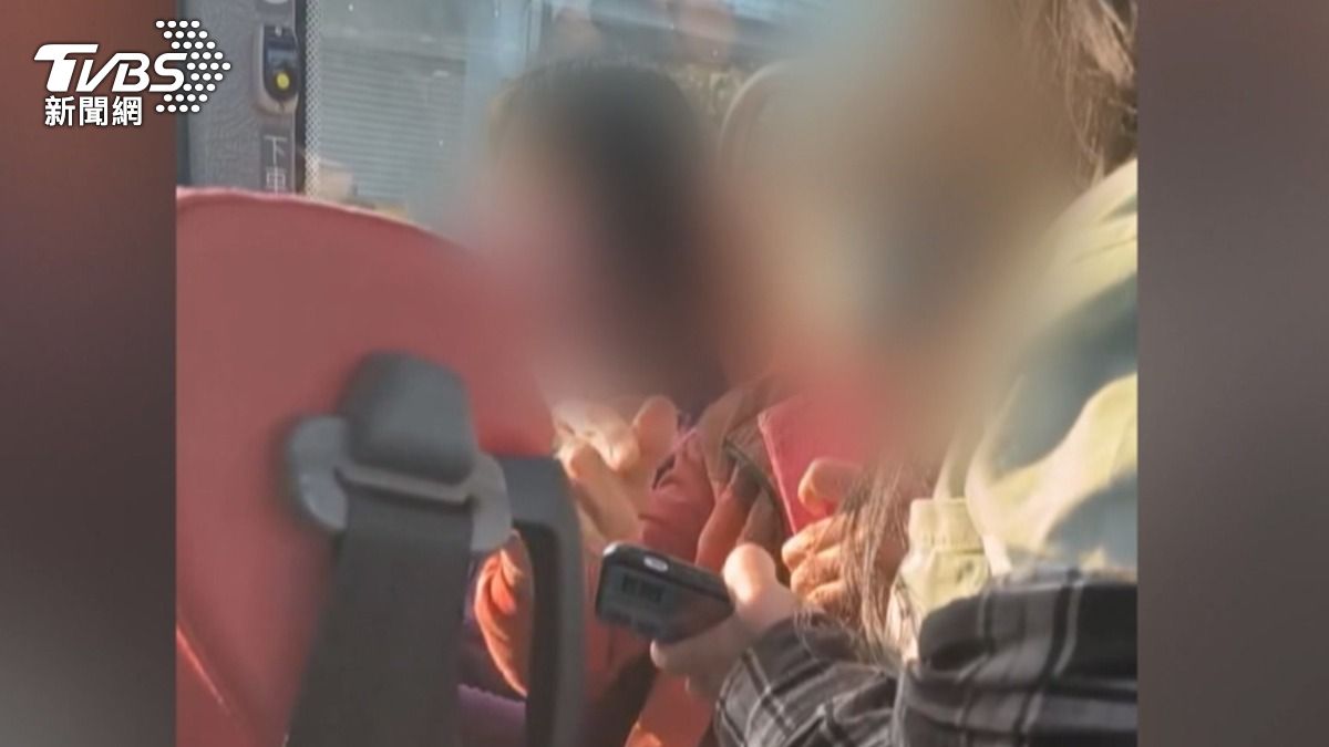 女乘客疑似因為隨身物品太多，影響坐在旁邊乘客的舒適度，一名阿伯開始言語辱罵，被網友形容咄咄逼人。（圖／翻攝Threads@en_nn_17）