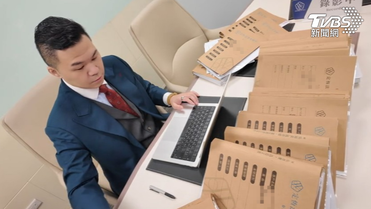 律師工作繁忙,案件量大的律師,一天可能最多要開4個庭、更經常南北奔波。 (圖/TVBS)