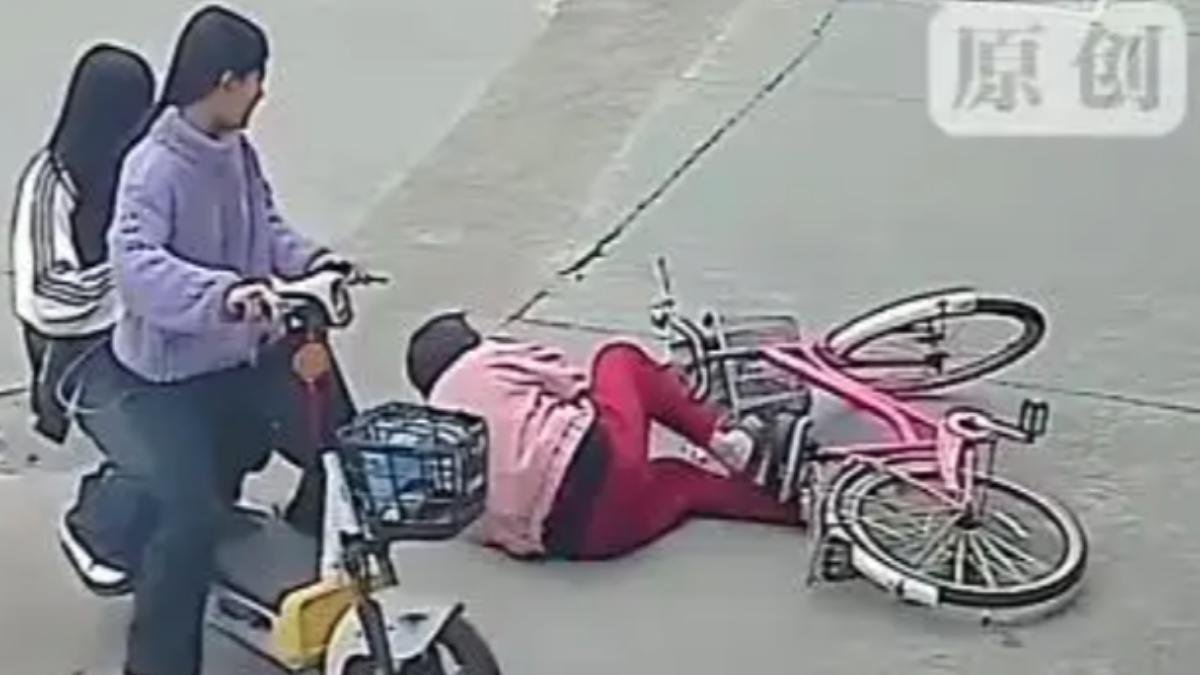 好心反被敲詐!陸2國中生扶起摔車婦 竟遭求償百萬