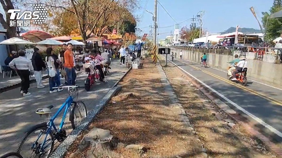 春節連假「后豐鐵馬道」塞爆！隧道內動彈不得　遊客苦笑：像高速公路。(圖／TVBS)