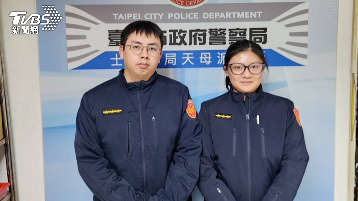 士林分局天母派出所警員魏兆嶸、詹沛宜。(圖/TVBS)