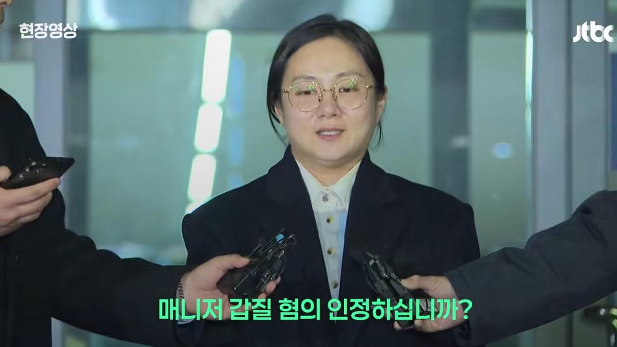 還笑得出來！朴娜勑涉霸凌案赴警局竟「全程詭笑」　韓網怒了：以為她才是受害者