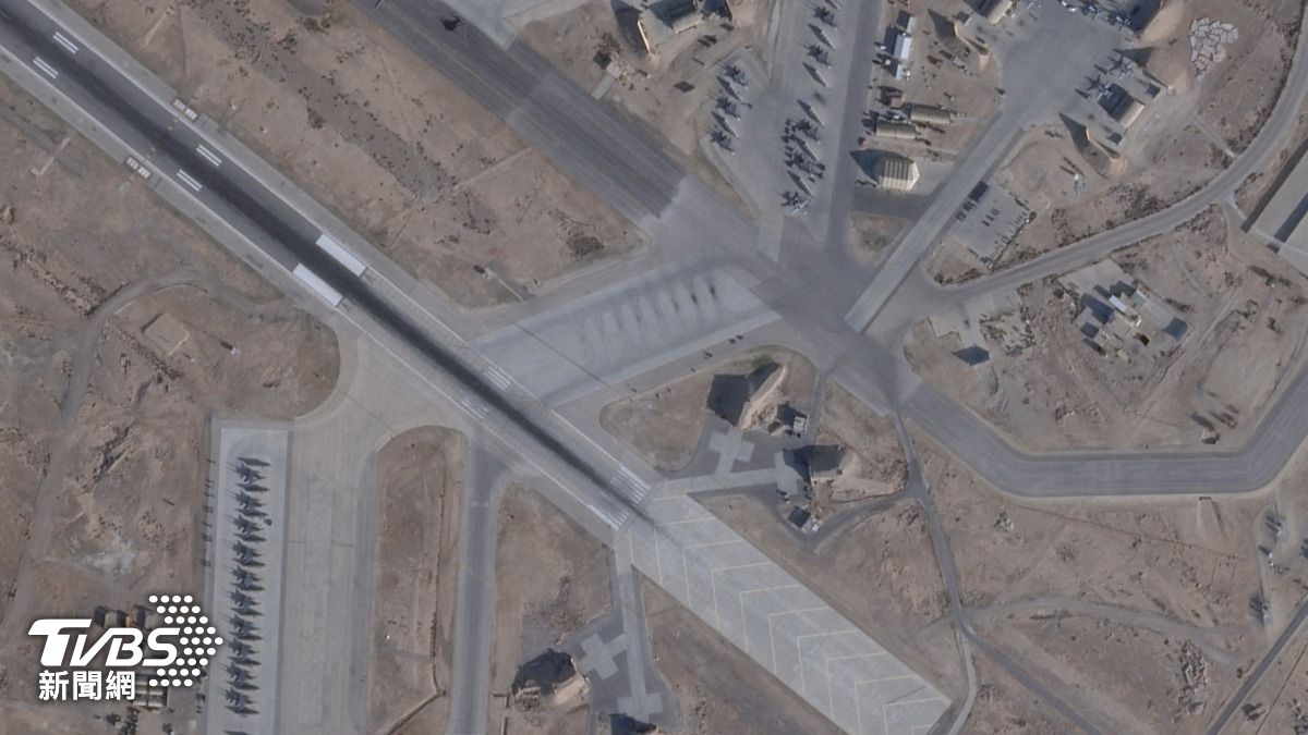 衛星影像顯示，約旦一處軍事基地出現超過60架戰機。　（圖／達志影像路透社）