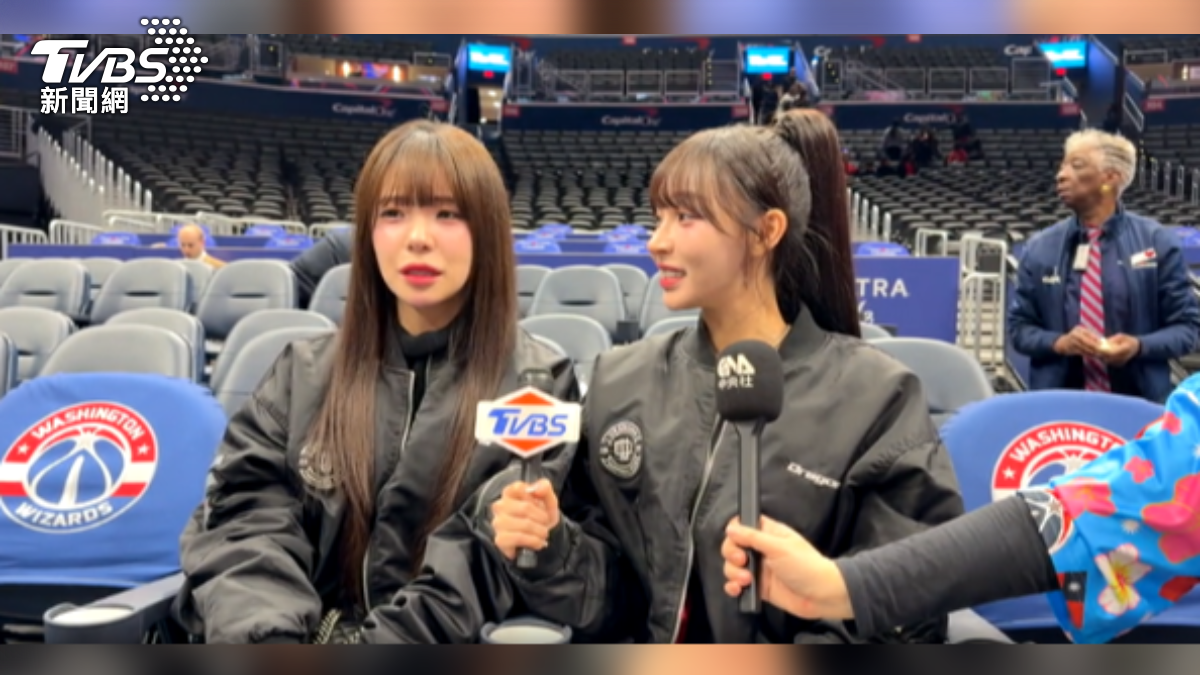 啦啦隊女神李多慧、林襄現身美國華府,對台僑的中英雙語能力大為讚嘆。(圖/TVBS)