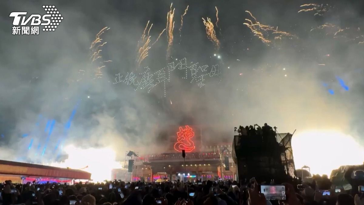 由於去年煙火秀吸引70萬人到場觀賞,今年遇到連續假日,人潮恐怕還會更多。(圖/TVBS)