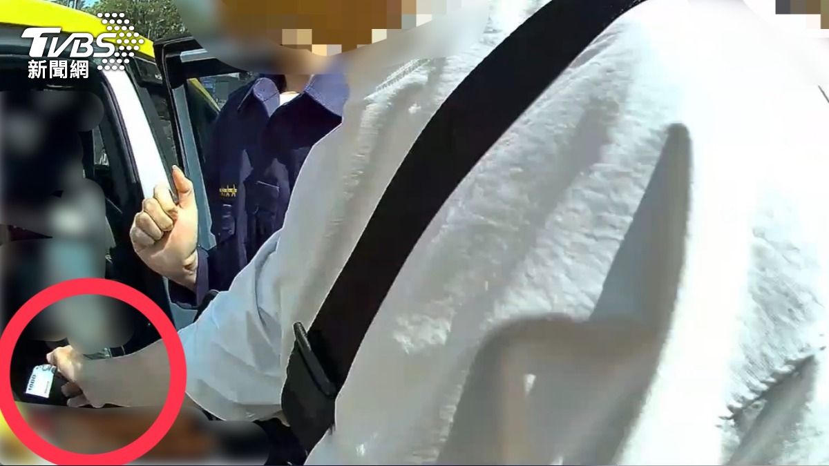 最終，黃姓乘客為避免影響後續行程，選擇付錢了事。（圖／TVBS）