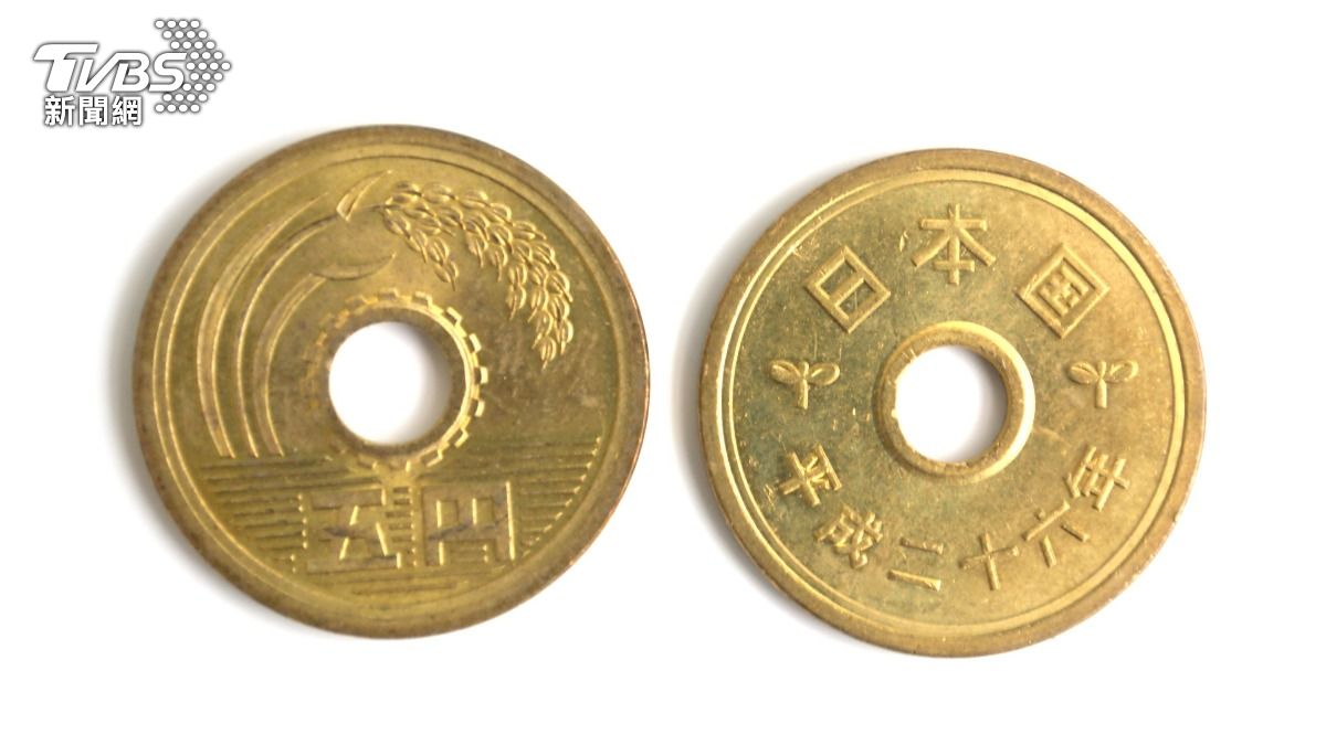 日本5元硬幣其金屬原料成本估計已超越5日圓面額。（圖／達志影像shutterstock）