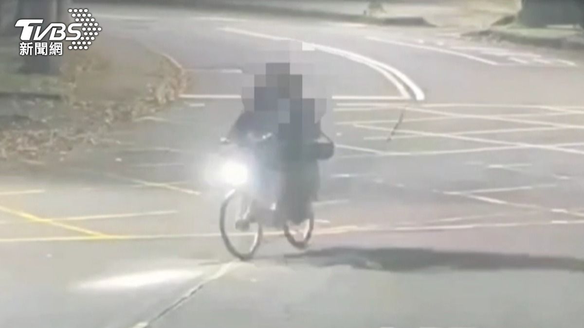 長髮男Youbike載妹撞車落跑喊「快撤」　警方要辦了