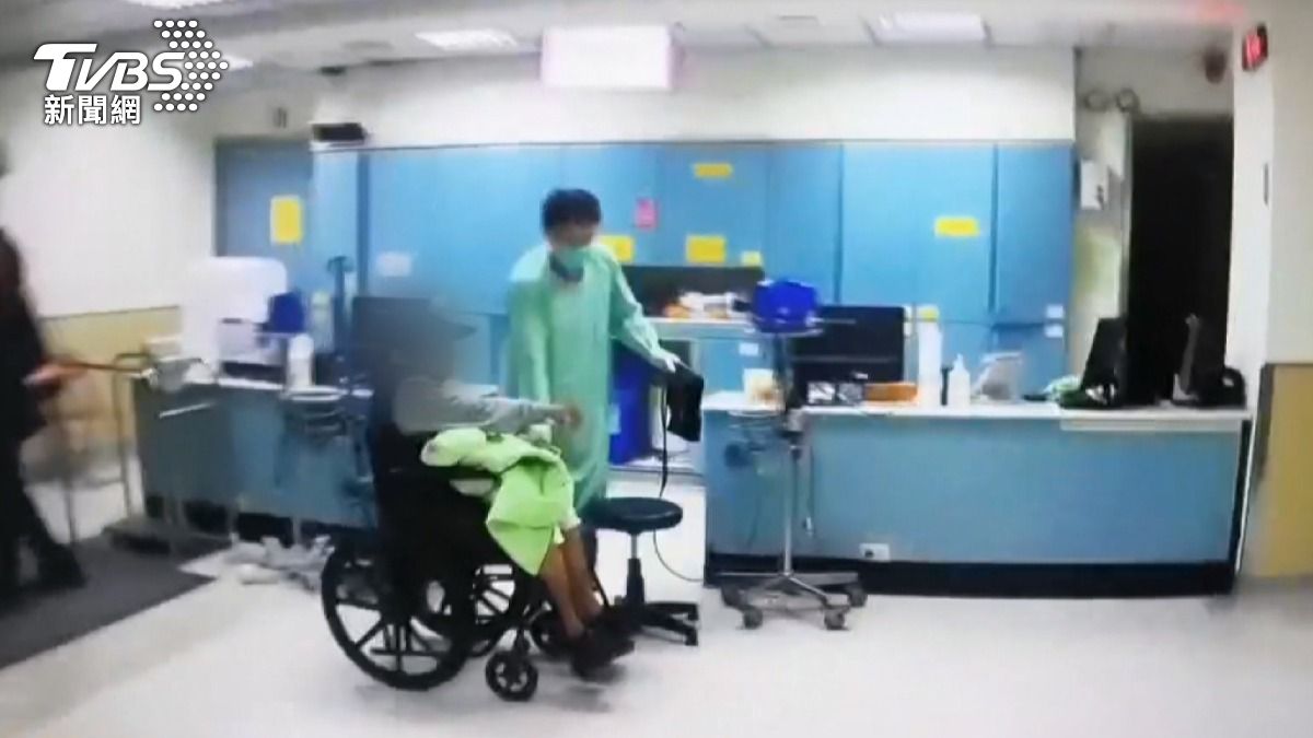 案發過後,龔姓老翁送往醫院救治後並無大礙。(圖/TVBS)