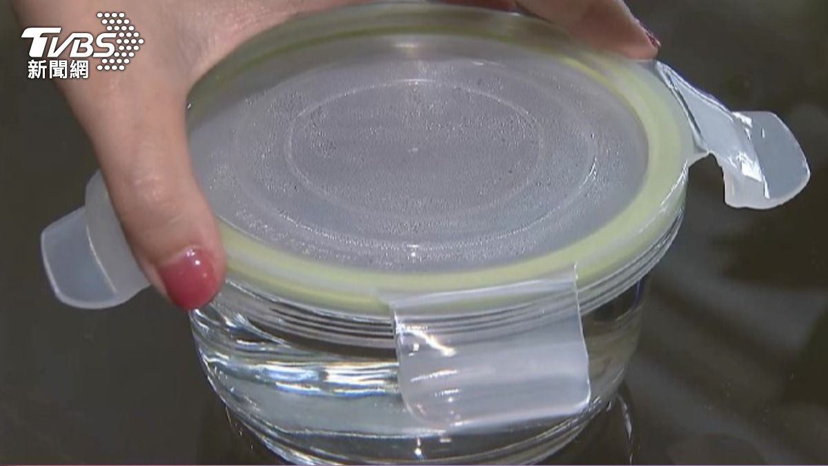 保鮮盒縫隙藏汙「油臭味洗不掉」 日達人授:不沾手清潔法
