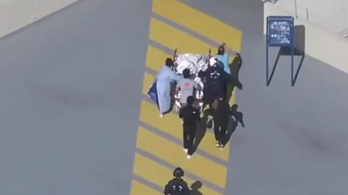男嬰遭咬傷後被緊急空運至兒童醫院治療。(圖/翻攝自WPLG Local 10)