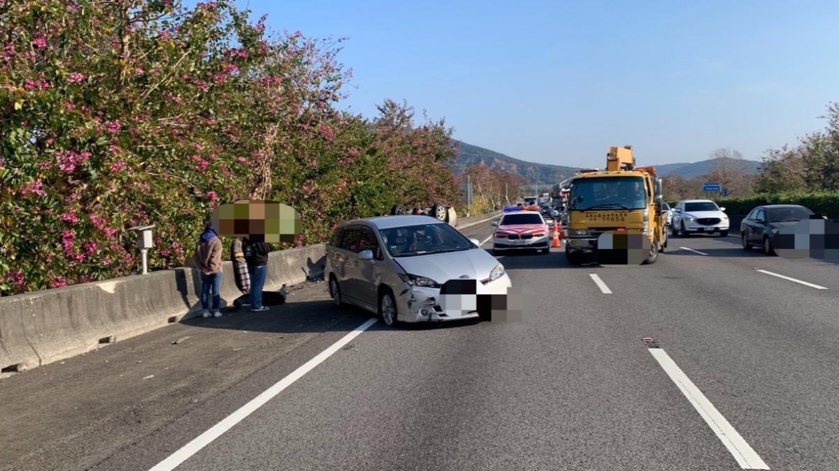 左車突然換車道?! 事故車嚇瘋釀打滑衝撞。（圖／警方提供）