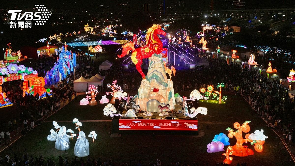 2026新北燈會馬年主燈。(圖/胡瑞麒攝)