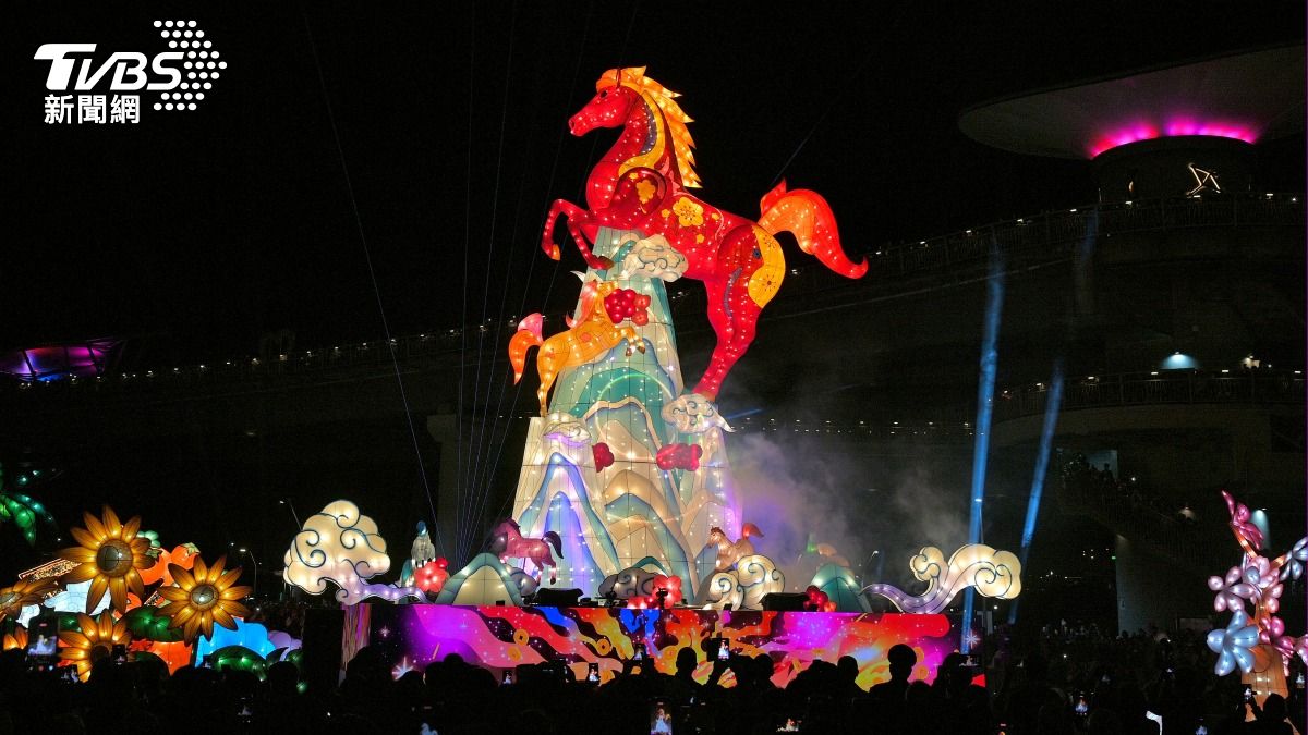 2026新北燈會馬年主燈。(圖/胡瑞麒攝)