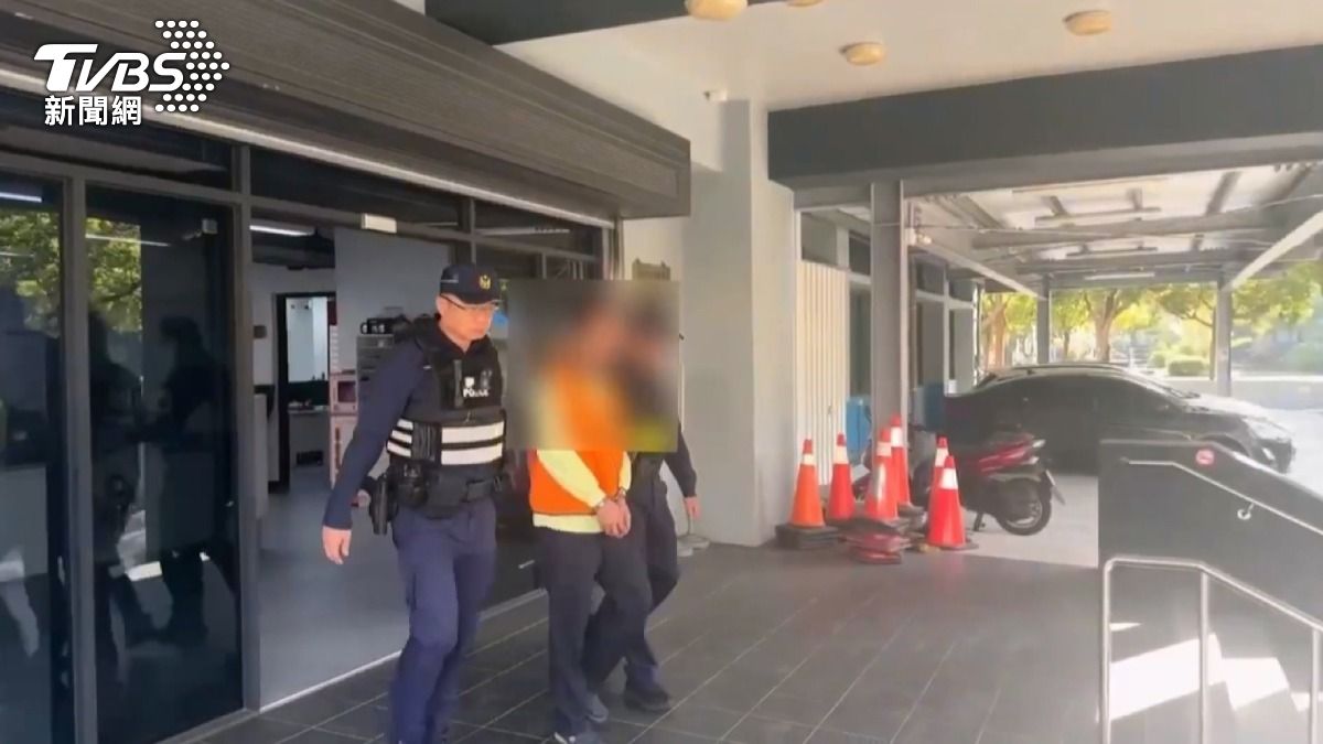 找兒子折騰半小時沒用，酒駕男肇逃，除了裁罰吊扣駕照，酒測值0.6毫克還得遭移送。（圖／TVBS）
