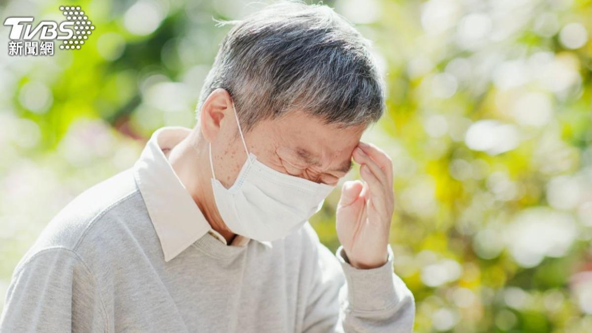 有些身體不舒服的狀況不是痛,而是整個人眩暈站不穩。(示意圖/Shutterstock達志影像)