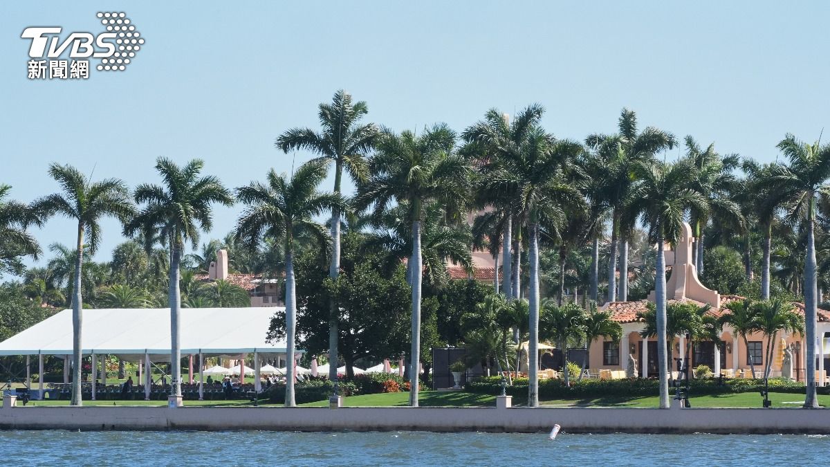 川普位於佛羅里達州的海湖莊園（Mar-a-Lago），他常在週末來到此地休閒。（圖／達志影像美聯社）